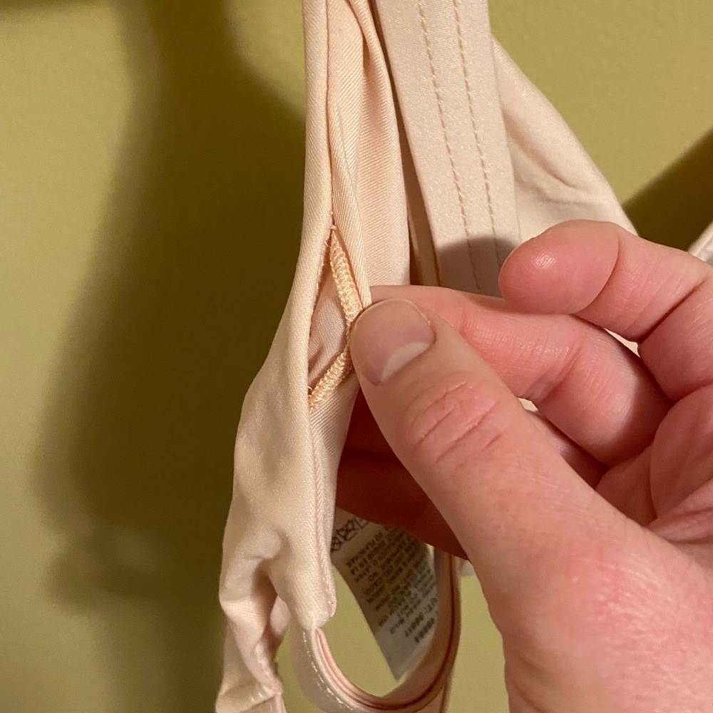 Light pink bikini top with adjustable straps - Picture 4 of 7